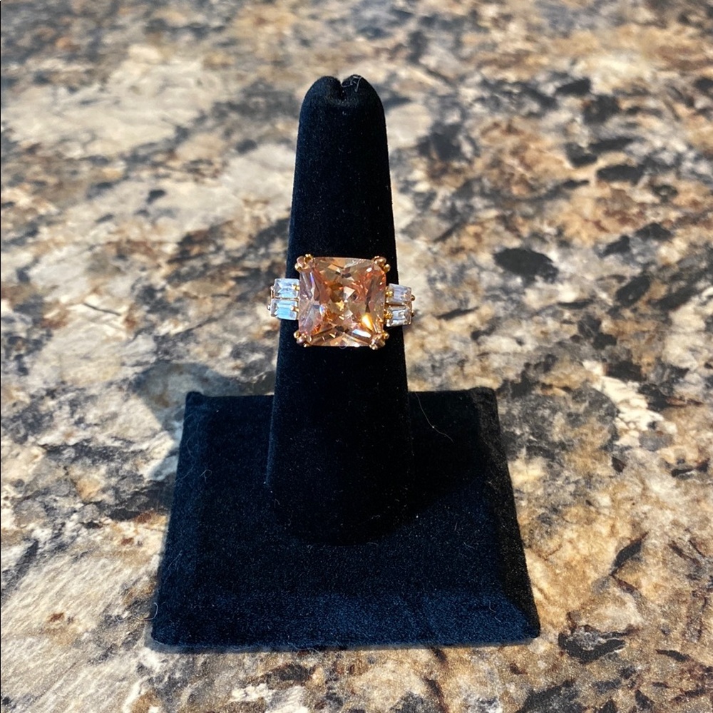 Elegant Gold Women's Ring (Size 7)